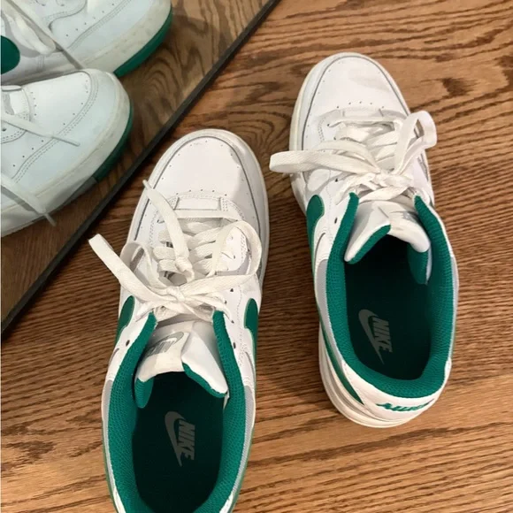 Nike women White and Green Gamma Force Sneakers | Size 9 - Picture 3 of 4